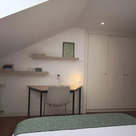 Bedrooms In Lisbon's Bairro Alto In Shared Δωμάτια σε οικογενειακή κατοικία *