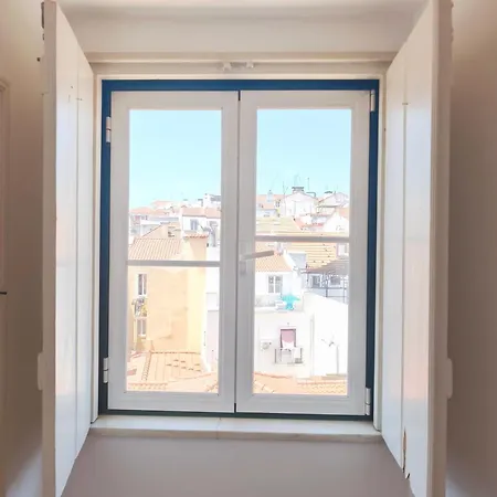 Δωμάτια σε οικογενειακή κατοικία Bedrooms In Lisbon's Bairro Alto In Shared *