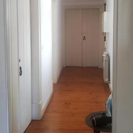 Bedrooms In Lisbon's Bairro Alto In Shared 홈스테이 *