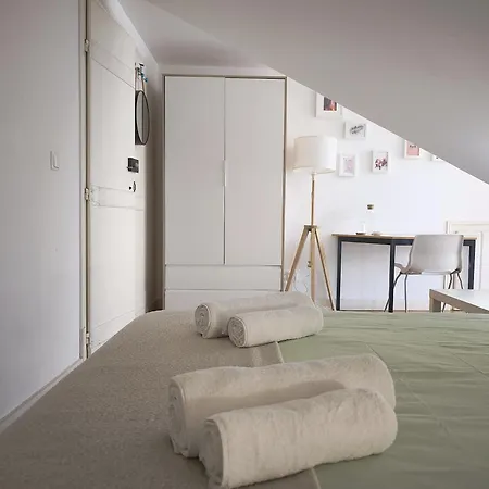 Bedrooms In Lisbon's Bairro Alto In Shared * 리스본