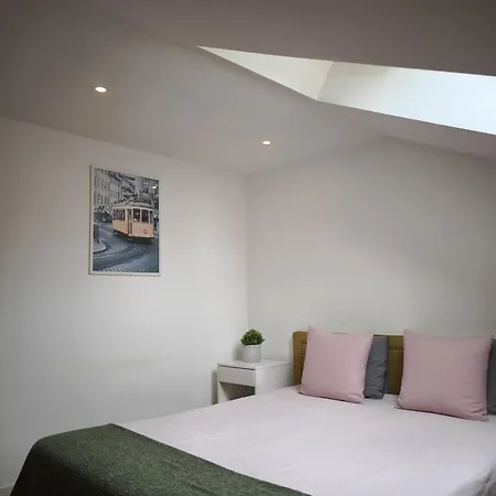 Bedrooms In Lisbon's Bairro Alto In Shared Lizbona