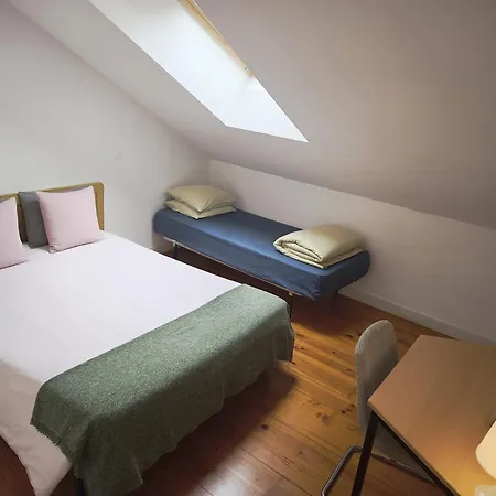 홈스테이 Bedrooms In Lisbon's Bairro Alto In Shared *