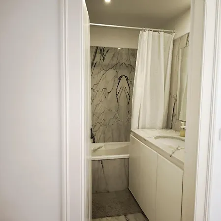 Bedrooms In Lisbon's Bairro Alto In Shared *