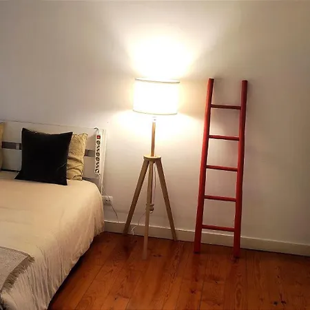 Bedrooms In Lisbon's Bairro Alto In Shared Проживание в семье