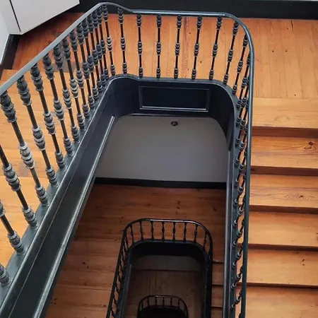 Проживание в семье Bedrooms In Lisbon's Bairro Alto In Shared