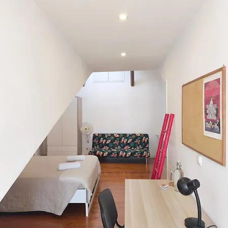 Bedrooms In Lisbon's Bairro Alto In Shared Проживание в семье Лиссабон