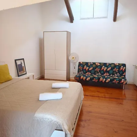 Проживание в семье Bedrooms In Lisbon's Bairro Alto In Shared Лиссабон