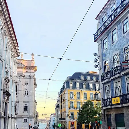 In Lisbon's Bairro Alto In Shared Homestay *